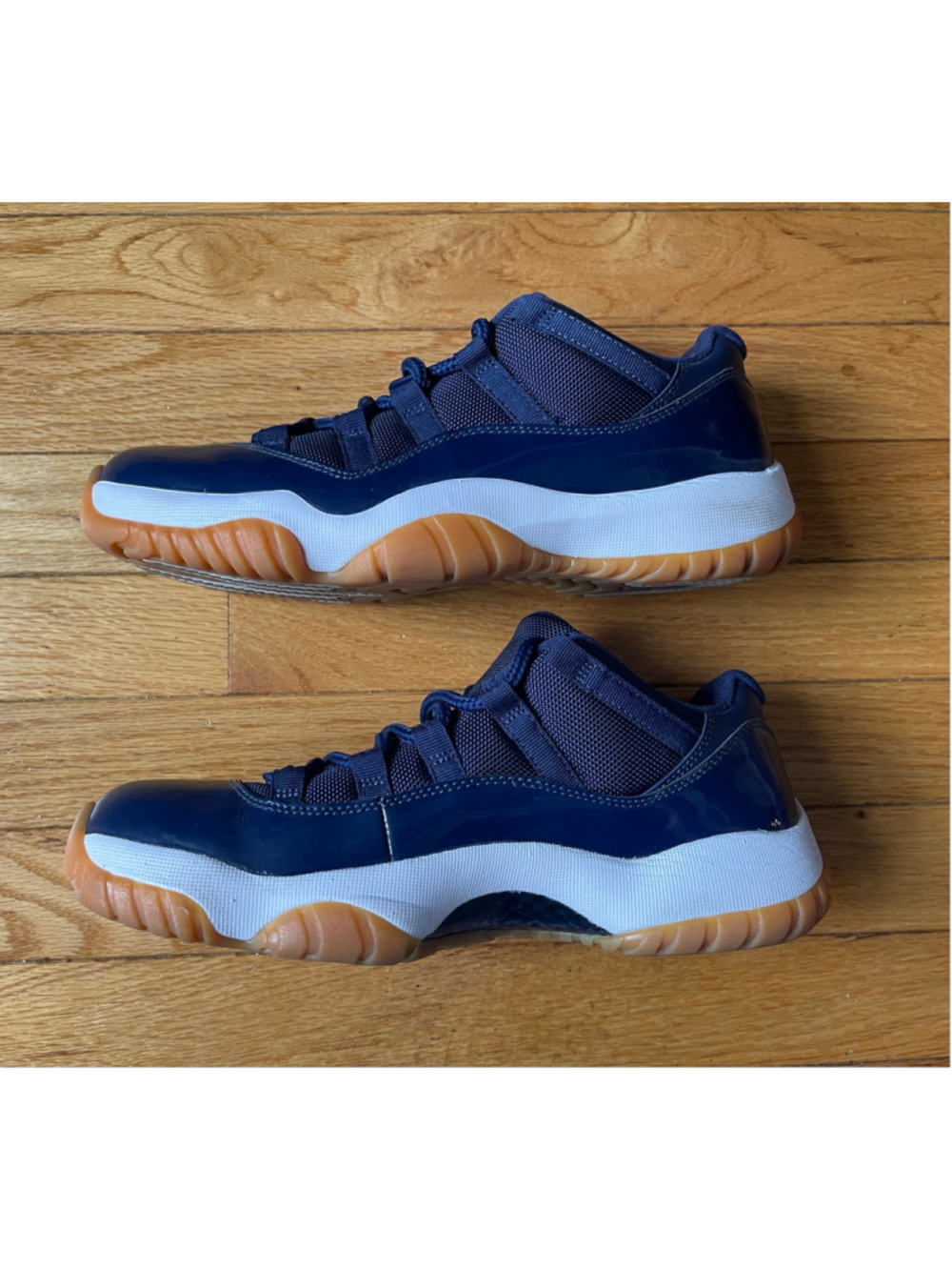 Men's Air Jordan 11 Retro Low ‘Navy Gum’ Sneakers Size 8.5 - Picture 5 of 8